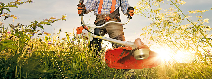 Grass strimmer deals with metal blades